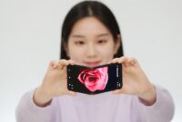 Samsung Siap Rilis HP Lipat Tiga, Ini Perkiraan Harganya
